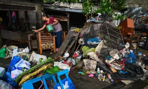 Sri Lanka doubles troops for flood disaster recovery