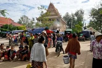 Fighting rages at Cambodia-Thailand border ahead of expected Trump call