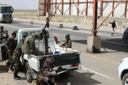 Egypt backs Saudi Arabia on Yemen crisis